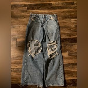 American Eagle ripped baggy jeans.